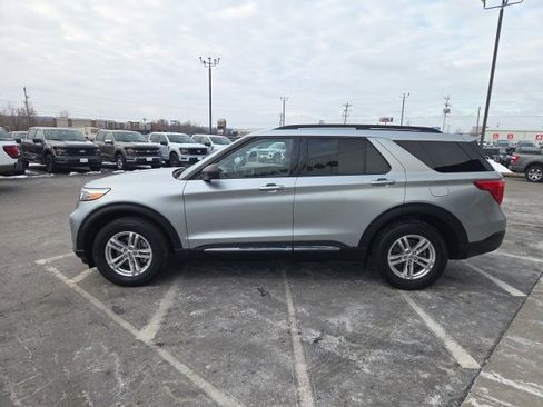 Used 2022 Ford Explorer XLT w/ Equipment Group 202A image 2