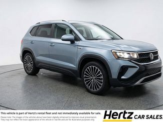 Used 2025 Volkswagen Taos SE video 1