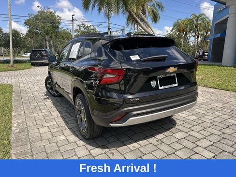 Used 2024 Chevrolet Trax LT FWD image 12