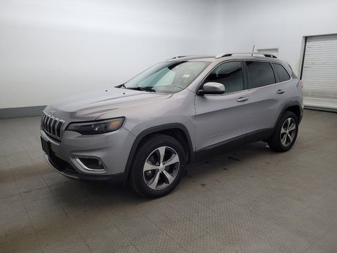 Used 2019 Jeep Cherokee Limited image 2