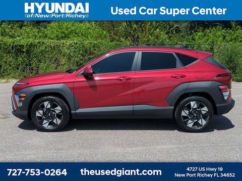 Used 2024 Hyundai Kona SEL w/ Convenience Package FWD image 2