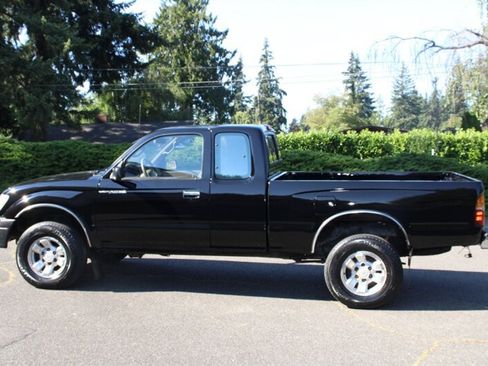 Used 1998 Toyota Tacoma 4x4 Xtracab w/ Convenience Pkg image 12