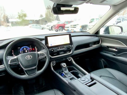 Used 2024 Toyota Grand Highlander XLE image 32