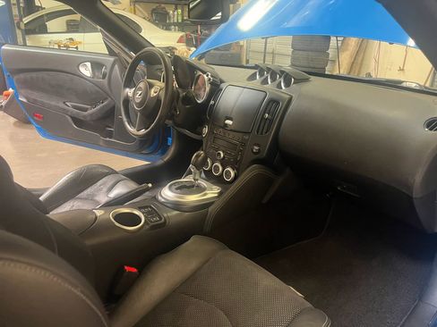 Used 2009 Nissan 370Z Touring image 15