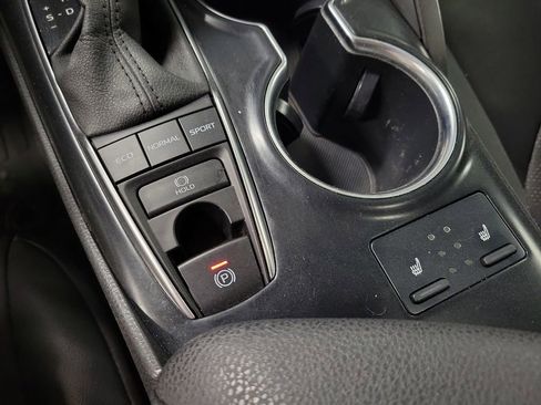 Used 2020 Toyota Camry XSE w/ Navigation Package FWD image 16