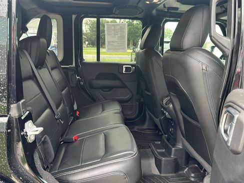 Used 2021 Jeep Wrangler Unlimited Sahara AWD/4WD image 11
