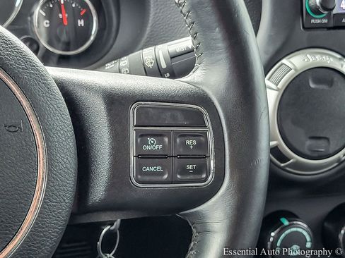 Used 2018 Jeep Wrangler Unlimited Sahara AWD/4WD image 13
