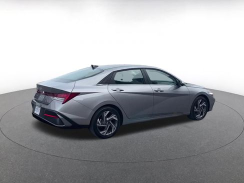 Used 2025 Hyundai Elantra SEL image 15