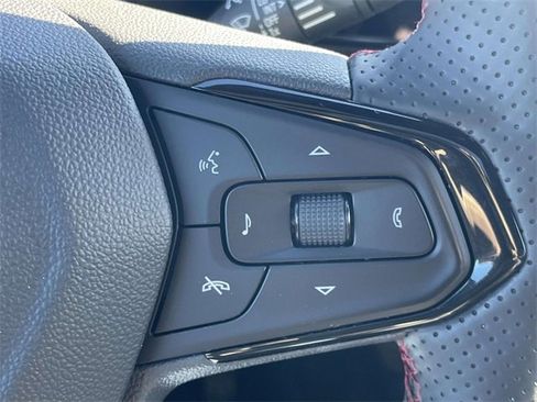 Used 2024 Chevrolet Trax RS w/ Sunroof Package image 21