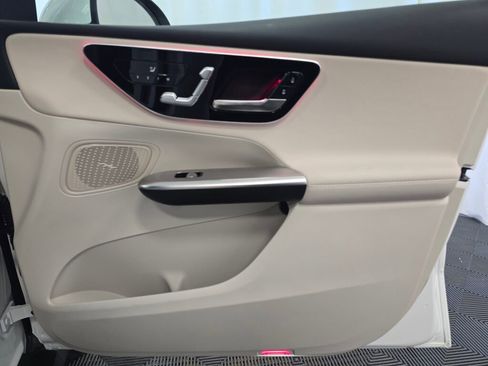 Used 2025 Mercedes-Benz GLC 300 image 25