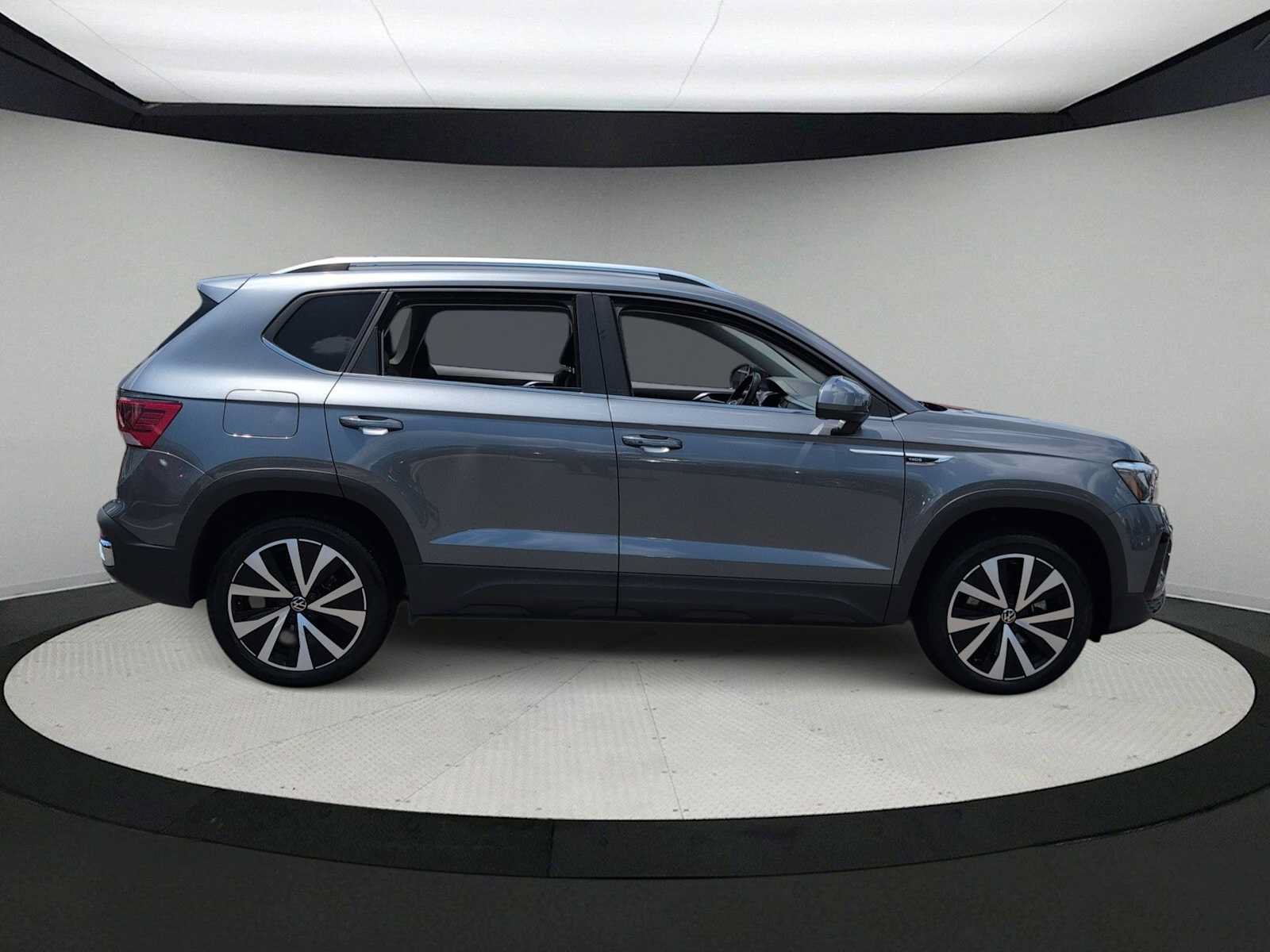 Used 2024 Volkswagen Taos SE FWD image 9
