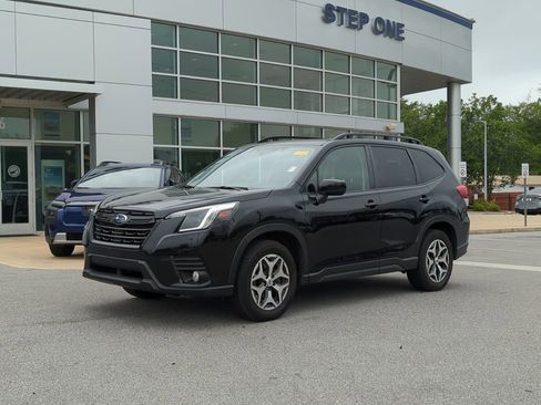 Used 2023 Subaru Forester Premium AWD/4WD image 2