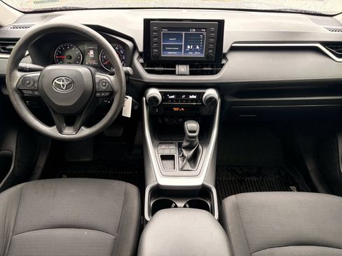 Used 2019 Toyota RAV4 LE FWD image 2