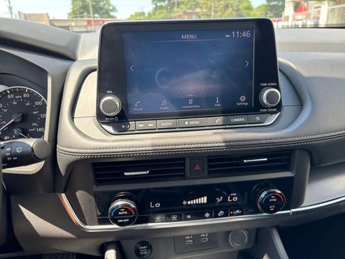 Used 2025 Nissan Rogue SV FWD image 17