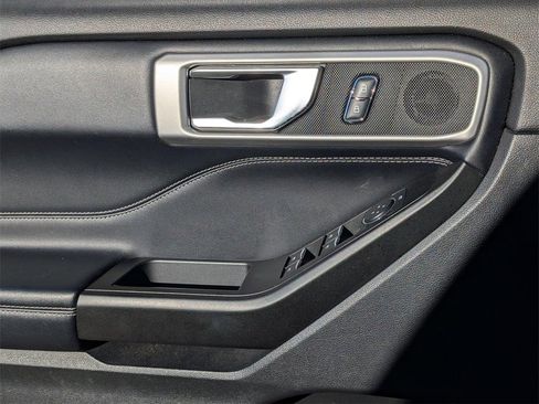 Used 2020 Ford Explorer XLT w/ Equipment Group 202A image 21