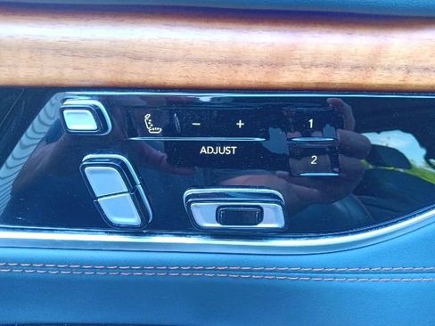 Used 2022 Jeep Grand Wagoneer Series II w/ Premium Group II AWD/4WD image 16