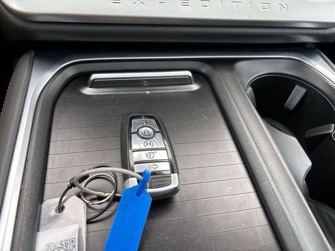 Used 2025 Ford Expedition Active image 30