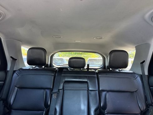 Used 2023 Ford Explorer XLT w/ Equipment Group 202A AWD/4WD image 31
