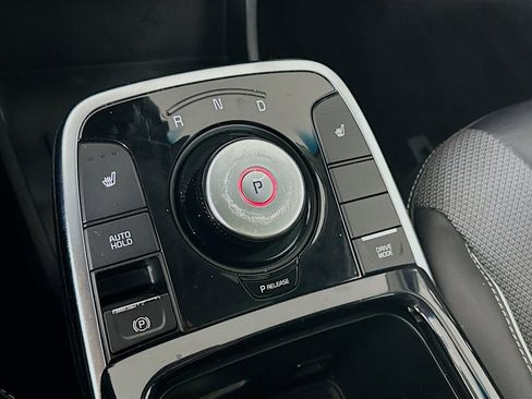 Used 2022 Kia Niro EX image 24