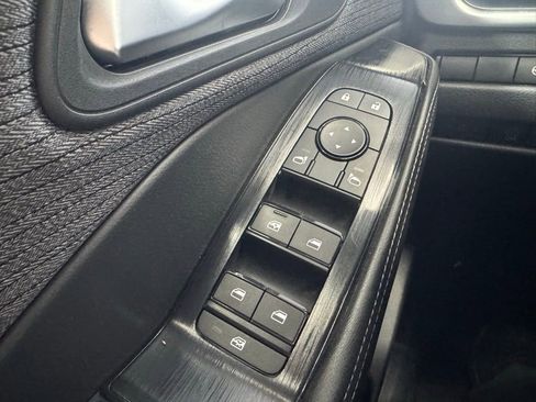 Used 2023 Nissan Rogue SV image 24