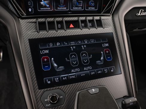 Used 2024 Lamborghini Urus Performante AWD/4WD image 8