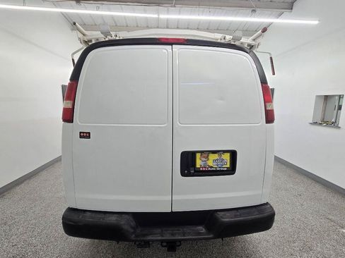 Used 2017 Chevrolet Express 2500 Extended RWD image 5