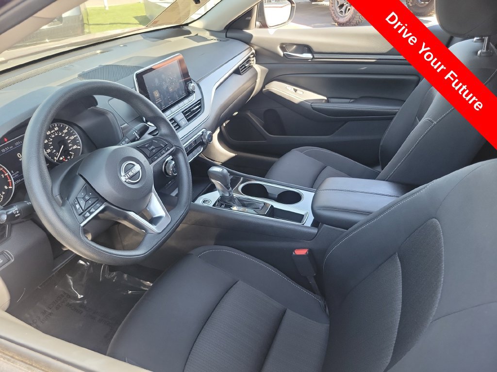 Used 2024 Nissan Altima 2.5 SV FWD image 3