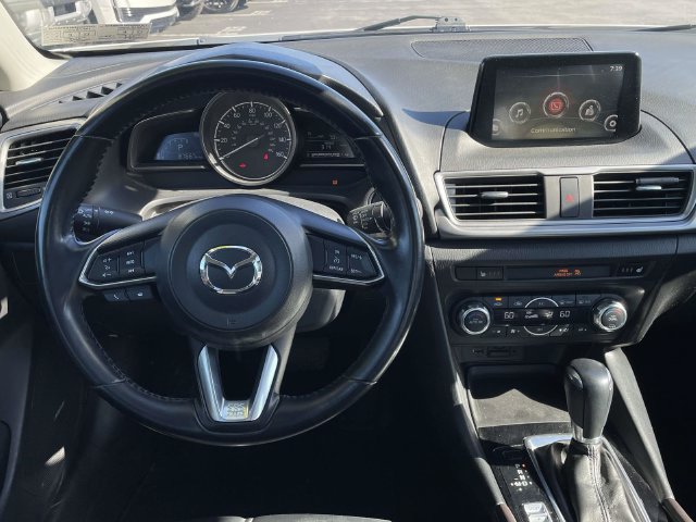 Used 2018 MAZDA MAZDA3 Touring FWD image 15