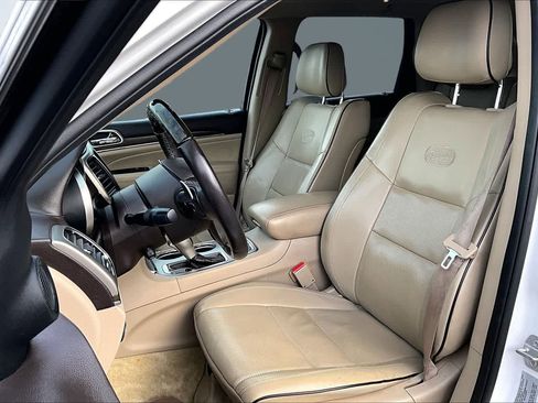 Used 2017 Jeep Grand Cherokee Overland image 11