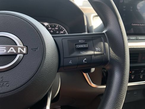Used 2023 Nissan Rogue S FWD image 35