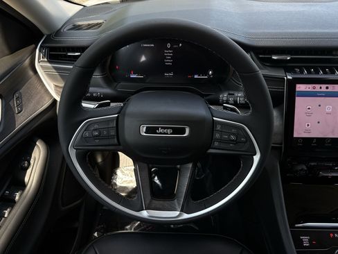 Used 2023 Jeep Grand Cherokee L Limited AWD/4WD image 27