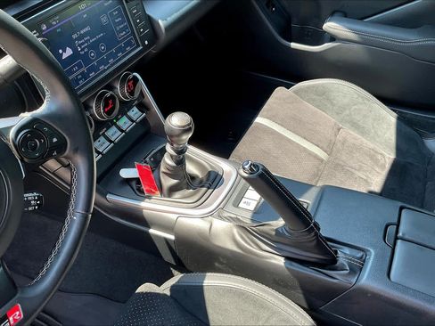 Used 2025 Toyota GR86 Premium RWD image 15