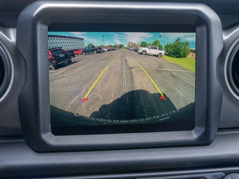 Used 2023 Jeep Wrangler Unlimited w/ Sun & Screen Package AWD/4WD image 19