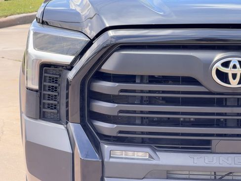 Used 2022 Toyota Tundra SR5 w/ SR5 Premium Package RWD image 5