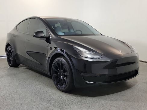 Used 2024 Tesla Model Y Long Range RWD image 1