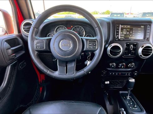 Used 2015 Jeep Wrangler Unlimited Sahara AWD/4WD image 6