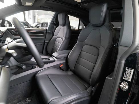 Used 2025 Porsche Macan 4S Electric AWD/4WD image 5