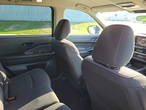 Used 2024 Nissan Pathfinder SV FWD image 33