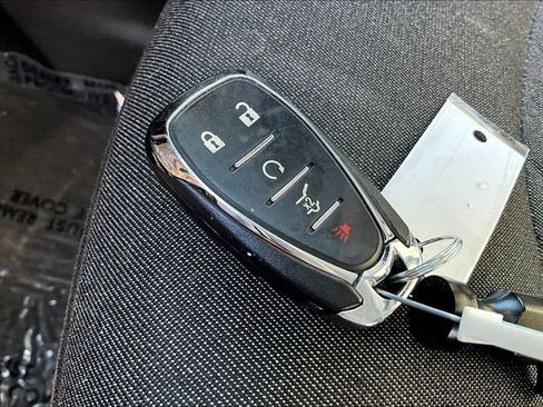 Used 2018 Chevrolet Equinox LT w/ LPO, Blackout Package image 10