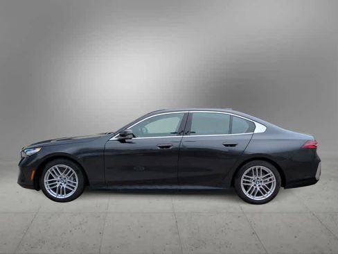 Certified 2025 BMW 530i xDrive w/ Premium Package image 5