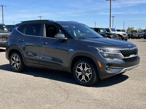 Used 2021 Kia Seltos EX image 7