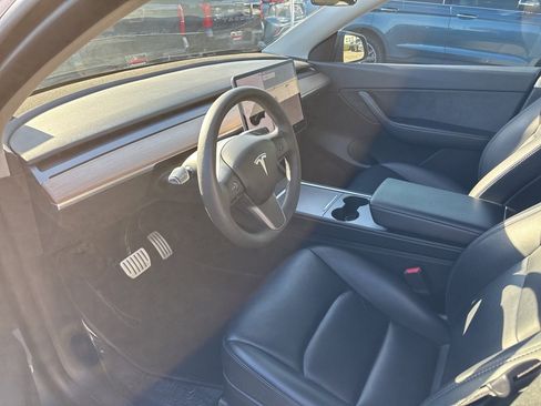 Used 2022 Tesla Model Y Performance image 6