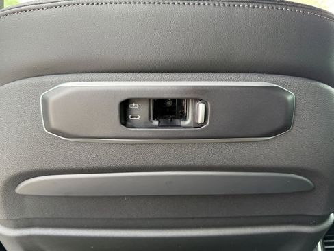 New 2026 BMW X5 xDrive40i w/ Executive Package image 18