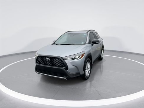 Used 2025 Toyota Corolla Cross LE image 4