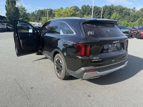 Certified 2024 Kia Sorento S FWD image 7