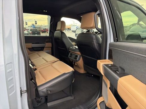 Used 2024 Ford F350 Lariat image 37