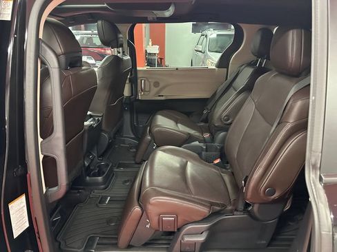 Certified 2023 Toyota Sienna Platinum AWD/4WD image 12