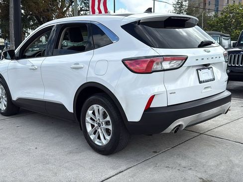 Used 2020 Ford Escape SE image 12