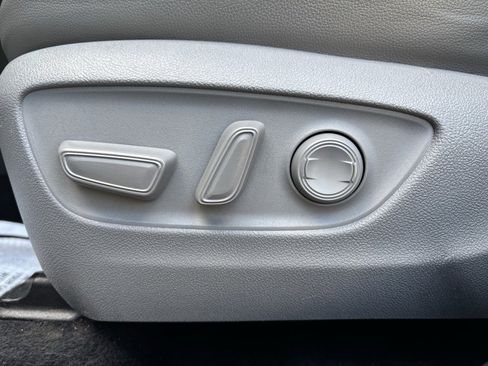 Used 2022 Toyota Highlander XLE image 23