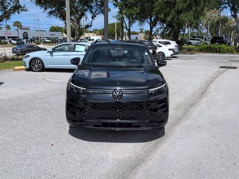Used 2026 Volkswagen Tiguan SE R-Line image 2